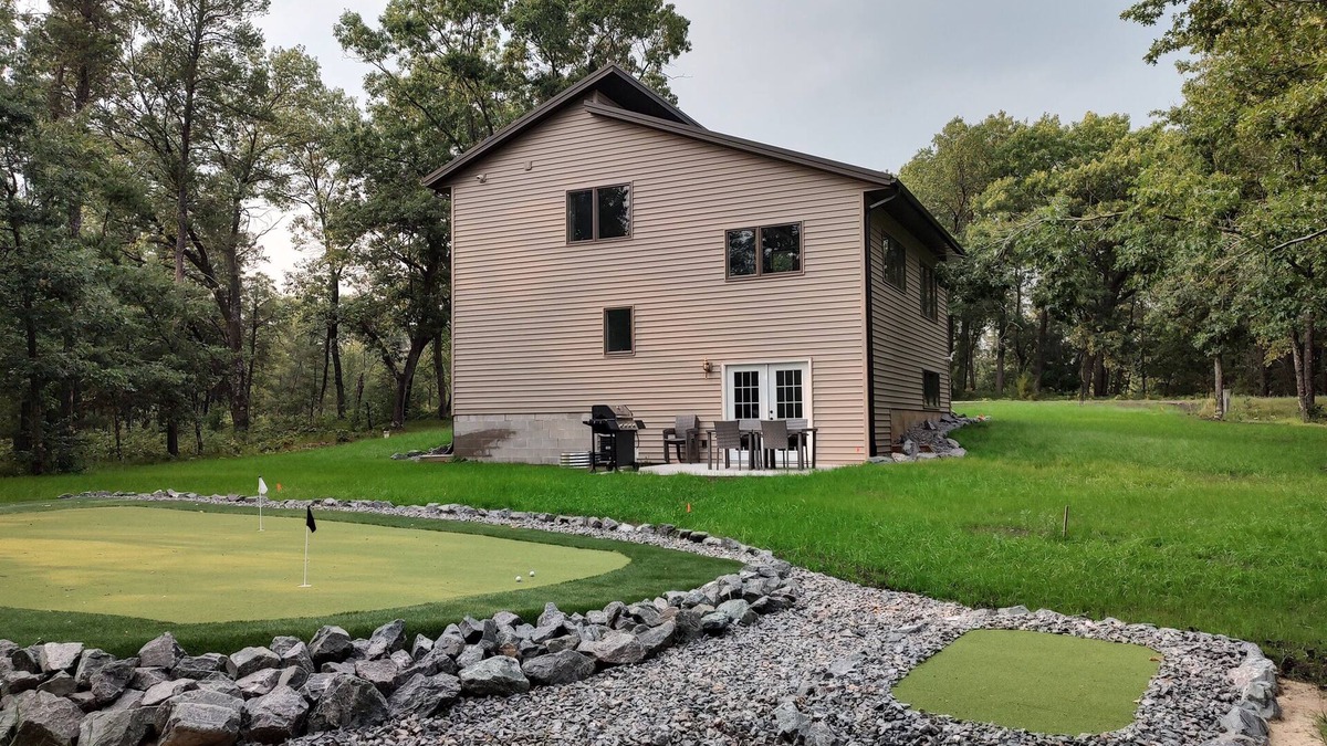 Rome Cabin | Golfers Paradise | Private Practice Facility | Near Sand Valley Golf Resort