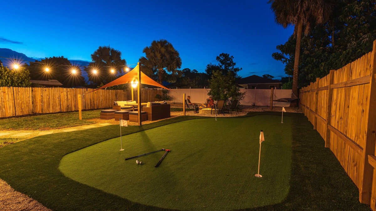 Jupiter House | "Golfers Paradise" Updated house with HUGE backyard, mini golf, fire pit,Hammock