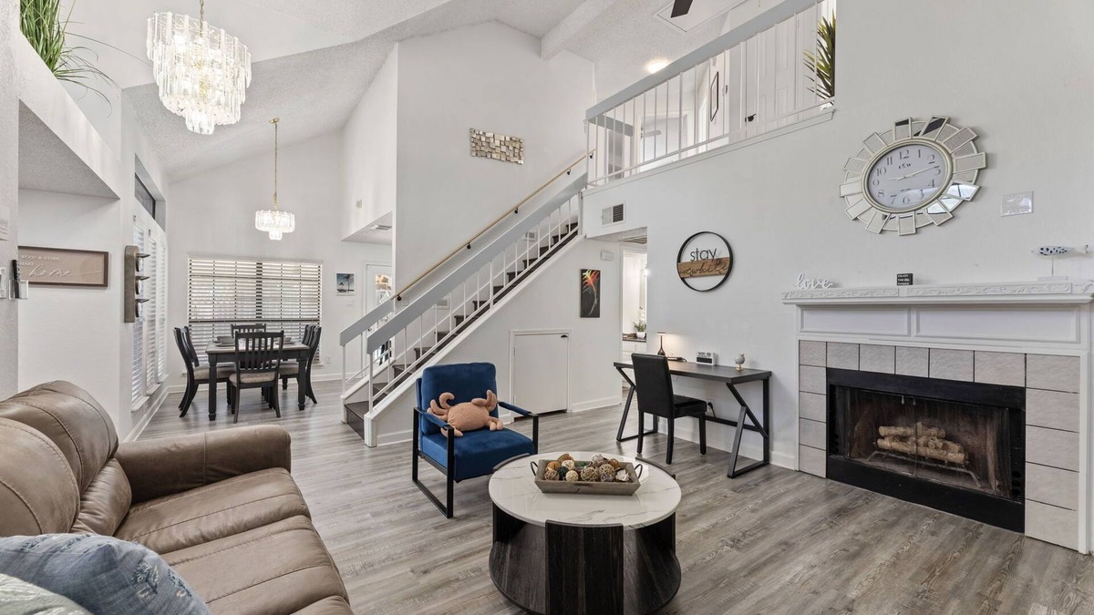 Euless Villa | Golfing Near the Pool in Euless
