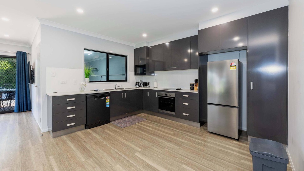 Rosslea Apartment | Golfside Haven Summar