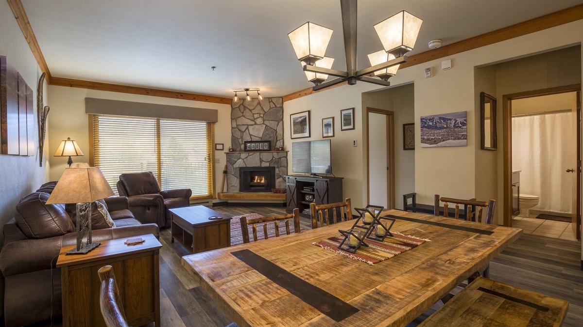 Steamboat Springs Condo | Gondola base -TOP FLOOR -2 bed/2 bath. Perfect ski area base location ๐ฟ