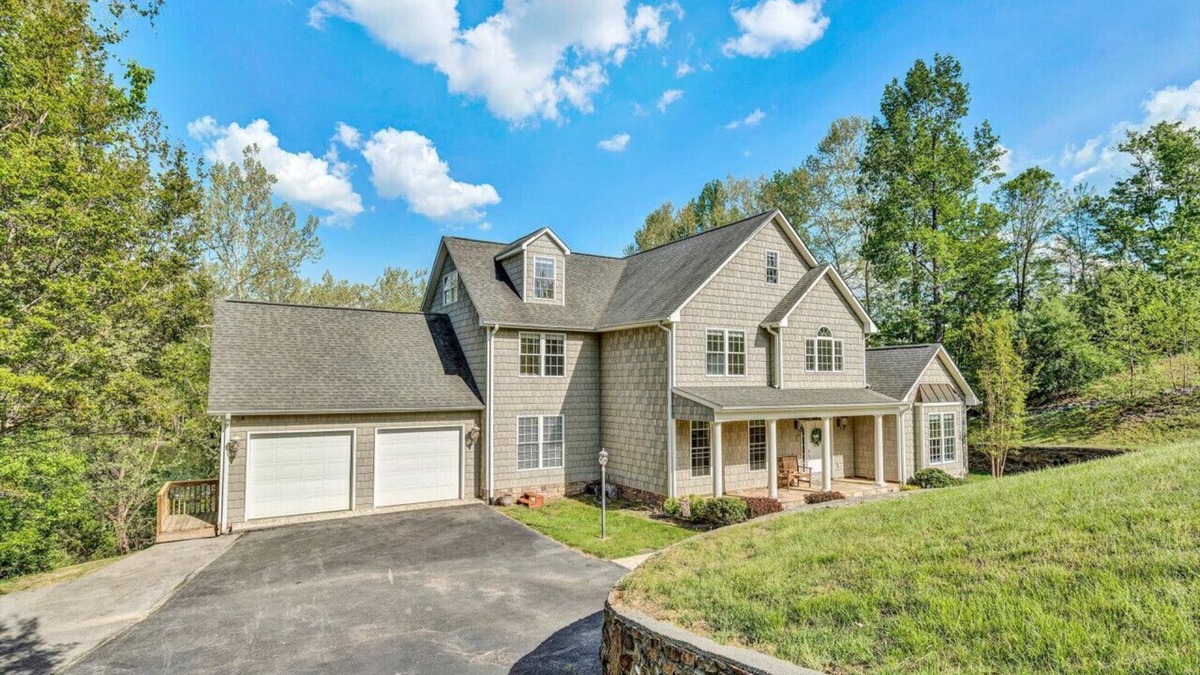Goodview House | Gone Fishing Sleeps 8 - Home has 5000 sq ft. and 4 floors of fun including a movie room and game room