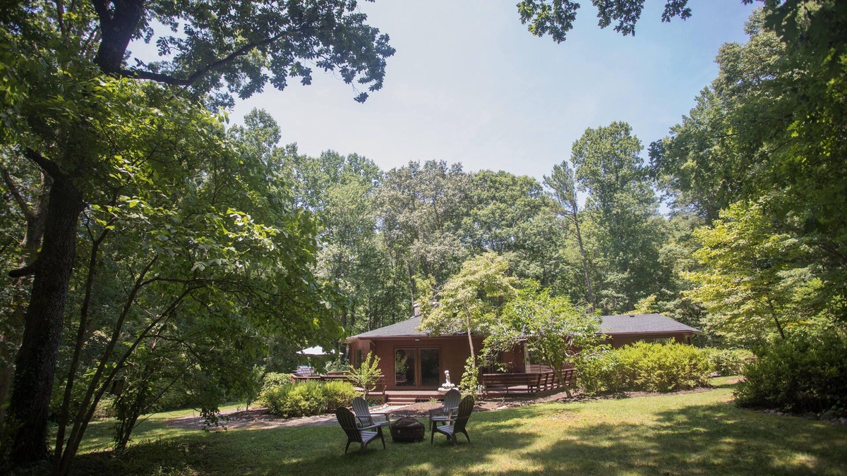 Macon Cabin | Goochland Getaway, cedar hexagon cabin in woods