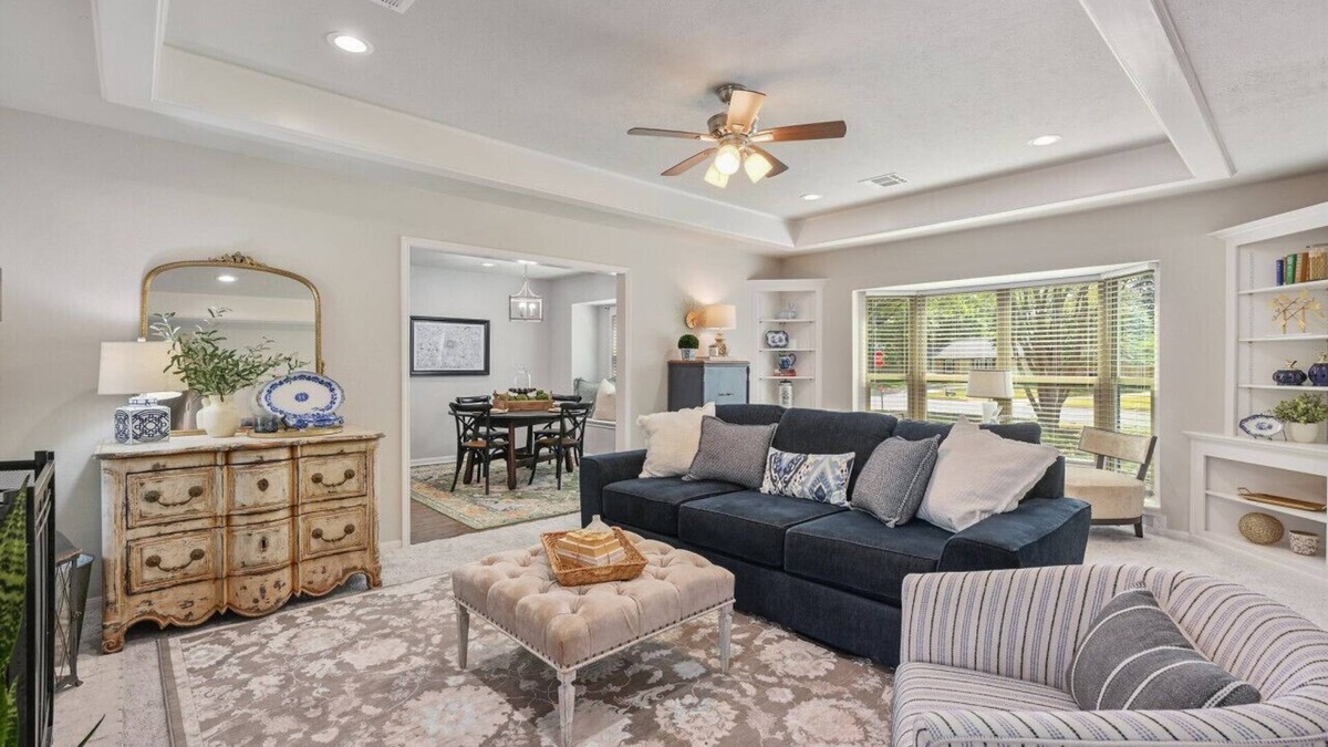 La Brisa House | Good Bull Getaway: 3 Br + Backyard Deck