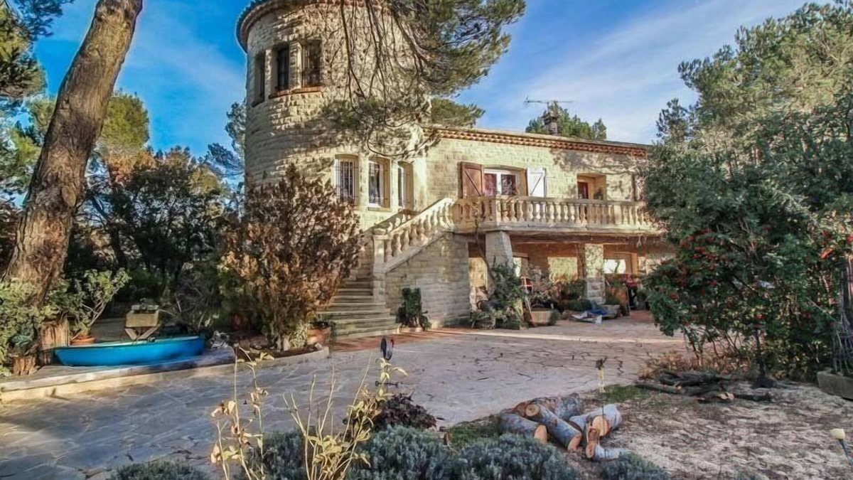 La Bastide-des-Jourdans House | Good equipment for this holiday home with heated pool in the Luberon.
