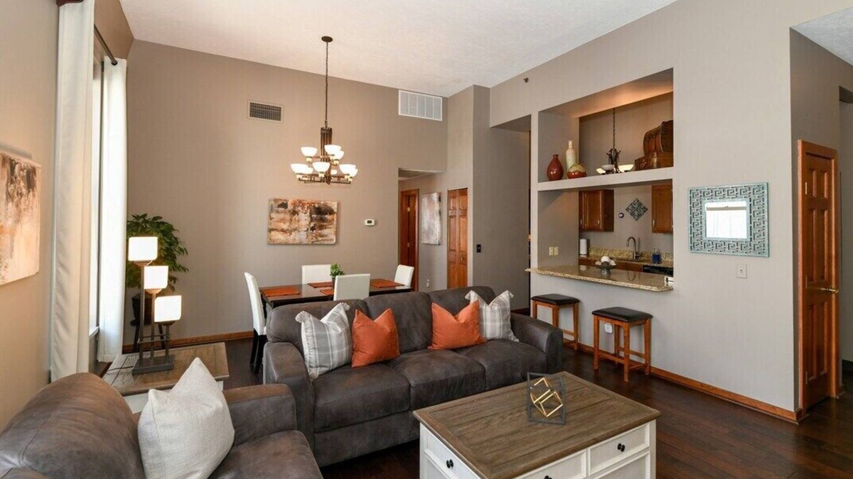 Downtown Cleveland Condo | Good Food Good Life|2BR Condo| Center of Cleveland