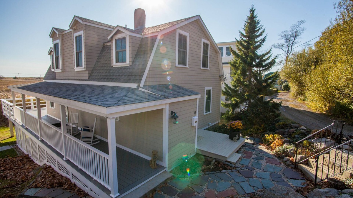Gloucester Cottage | Good Harbor Beach House - walk to beach, close to restaurants and shopping!