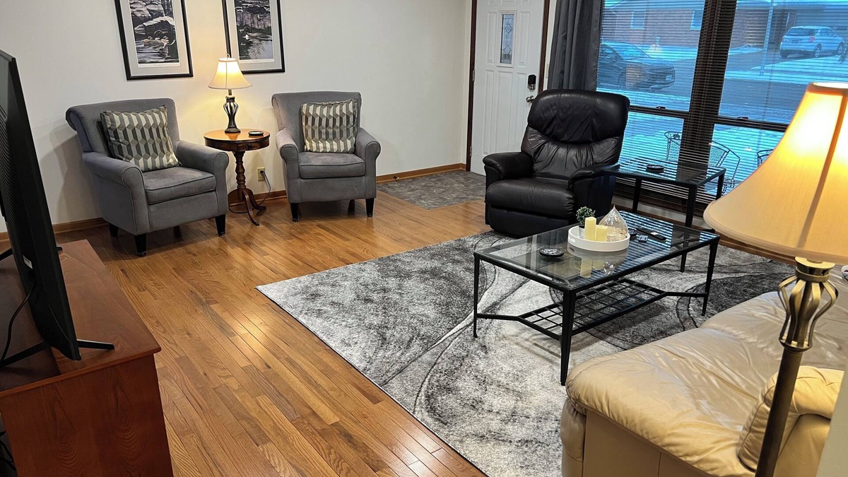 Lincoln House | "Good Life Getaway–3BR/3BA home in central Lincoln! Park, game room & bar!"