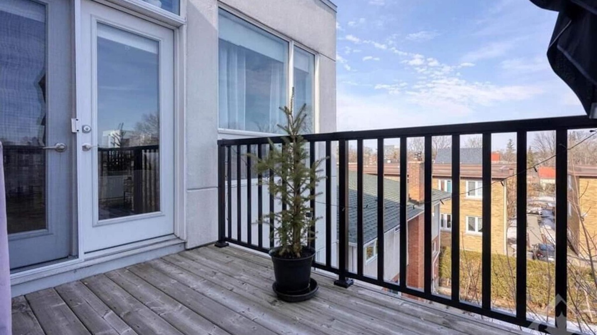 Ottawa Division Apartment | Good location in Ottawa. Parking available. We speak your language. Transfer
