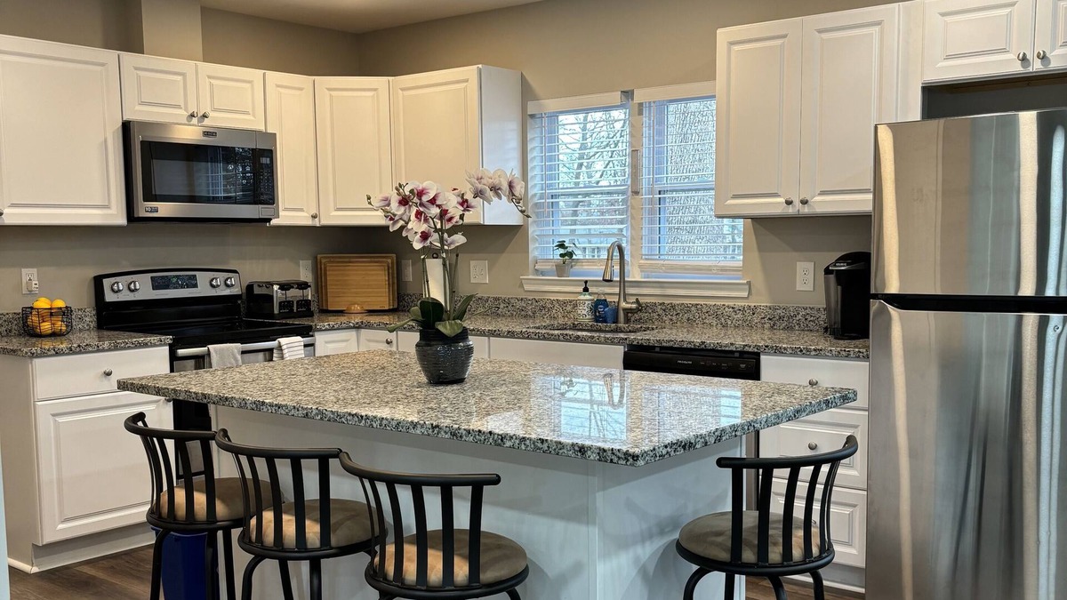 Seabrook House | Good Luck Home- FULL HOME 28 Min from DC