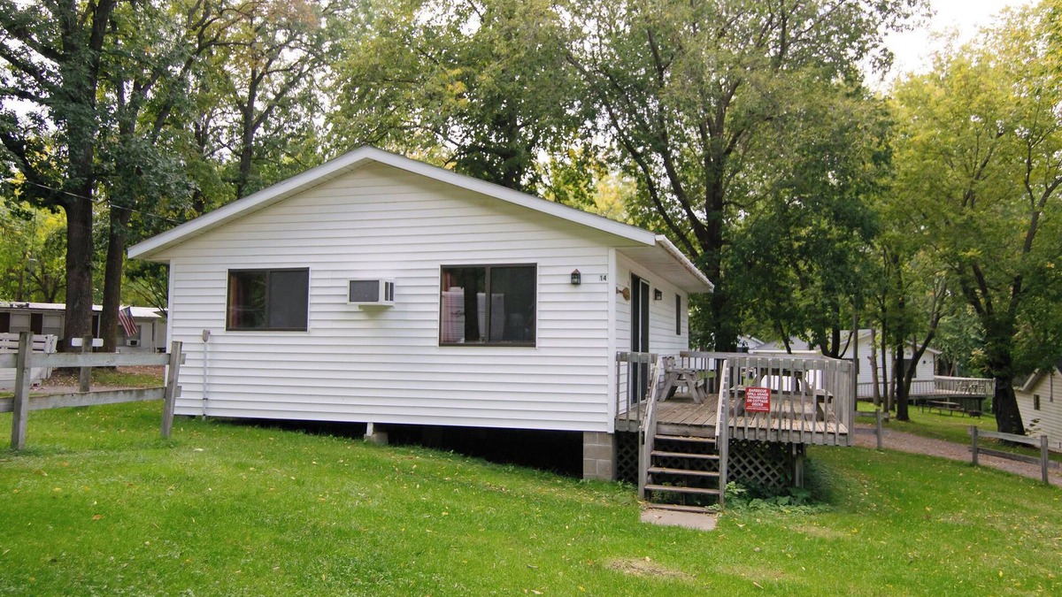 Richmond Cabin | Good Ol' Days, a 3BR cabin with lake views situated at Riverside Resort