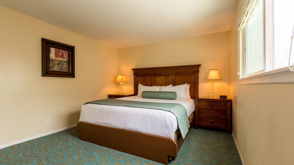 Oxnard Shores Hotel | Good-Value Accommodation! 3 Convenient Units, Kitchen, Onsite Parking!