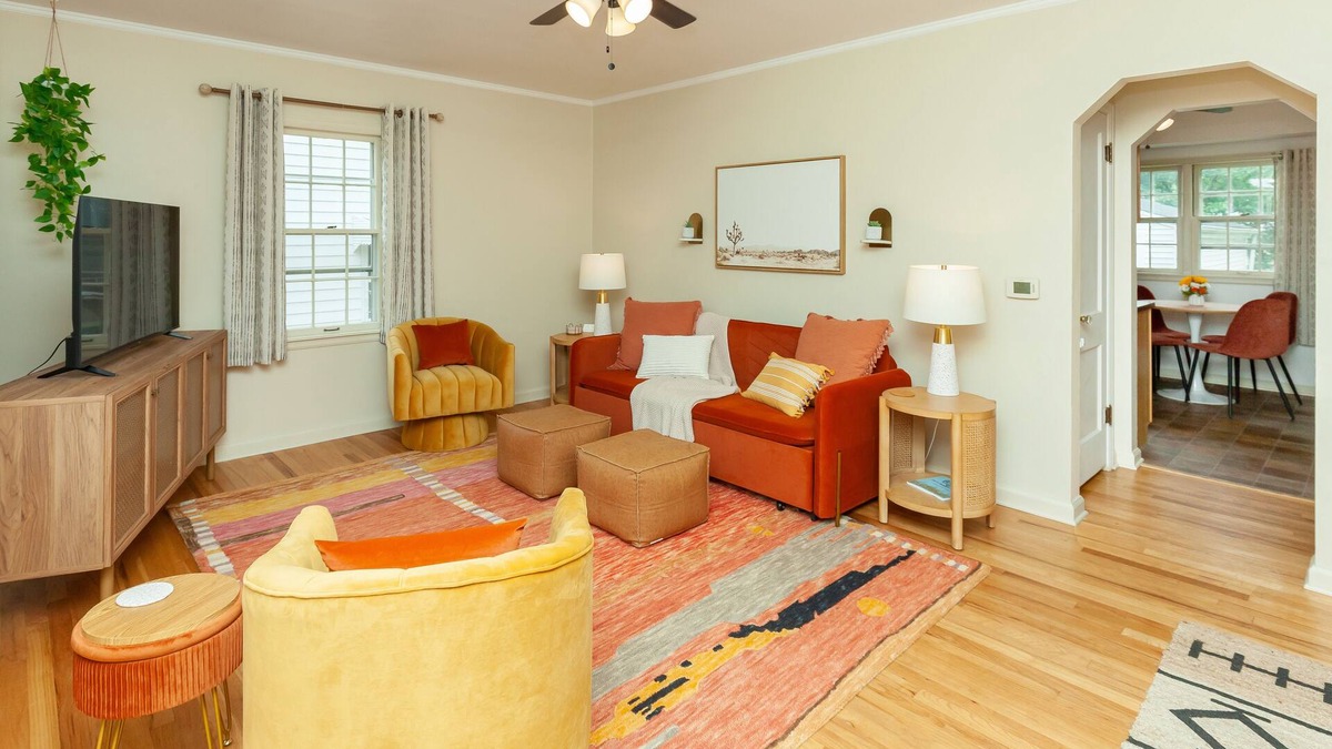 Des Moines House | Good Vibes 2 Bed Home Centrally Located on Quiet St.