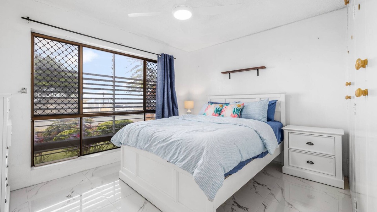 Margate Apartment | "Good Vibes on Margate Beach" - Margate Q 4019