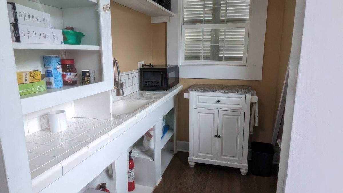 Aransas Pass Cottage | GOOD WINE IN A SMALL BOAT ,THEY SAID! PEACEFULL RETREAT!n