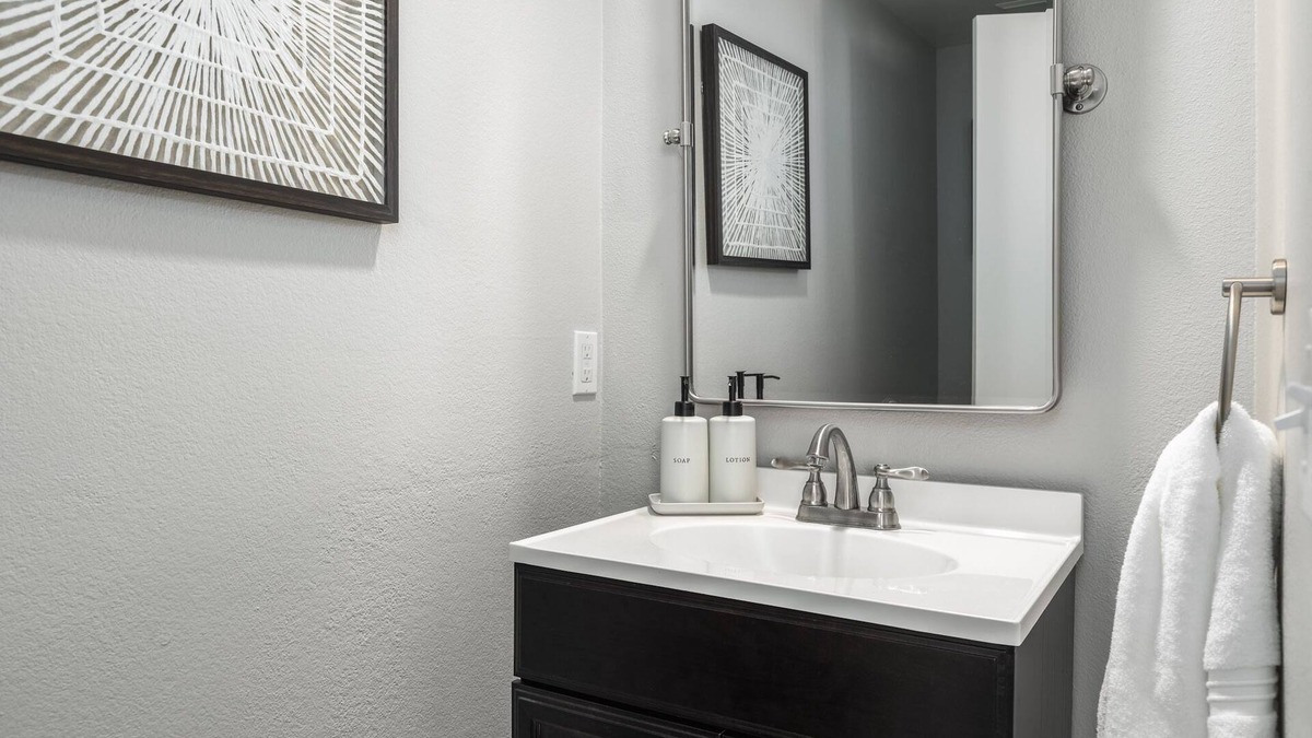 Santa Clarita House | GOODE.HOMES | Luxury Modern Home w/Jacuzzi