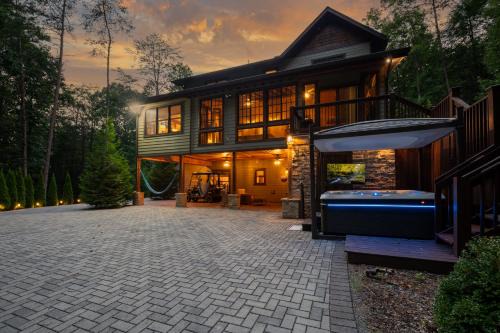 Cherry Log House | Goose Island Retreat Luxurious Vacation Getaway