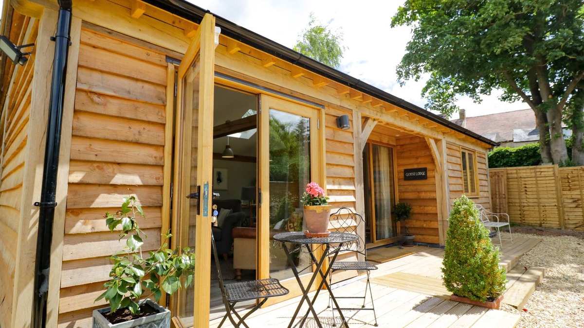 Halford Cottage | GOOSE LODGE, pet friendly, luxury holiday cottage in Halford