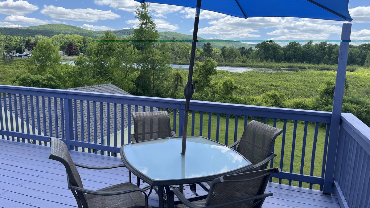 West End Apartment | Goose Pond Two less than 1 mile from ASV, Immaculate 2nd floor apartment