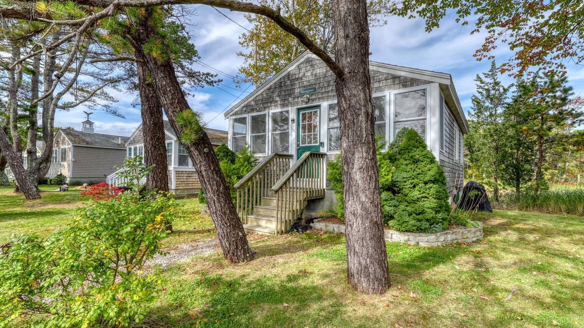 Kennebunkport House | Goose Rocks Beach Cottage! Steps to beach!
