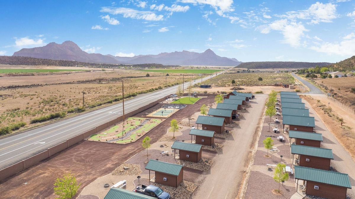 Apple Valley Cabin | Gooseberry Lodges