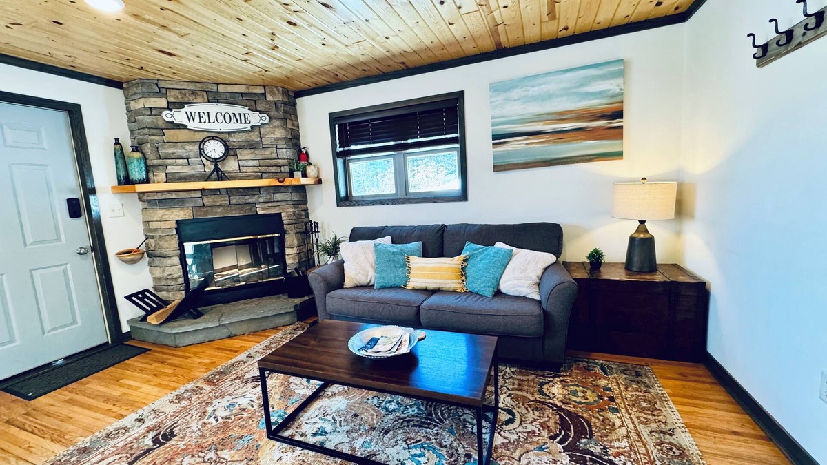 Two Harbors Apartment | Gooseberry Trailside Suites | Knife River Suite