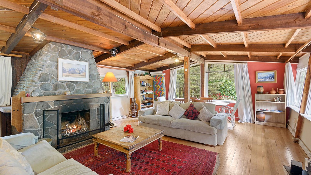 Arthur's Pass Ski Chalet | Gorgeous family-sized rustic Holiday Chalet in Arthurs Pass. Tranquil setting!