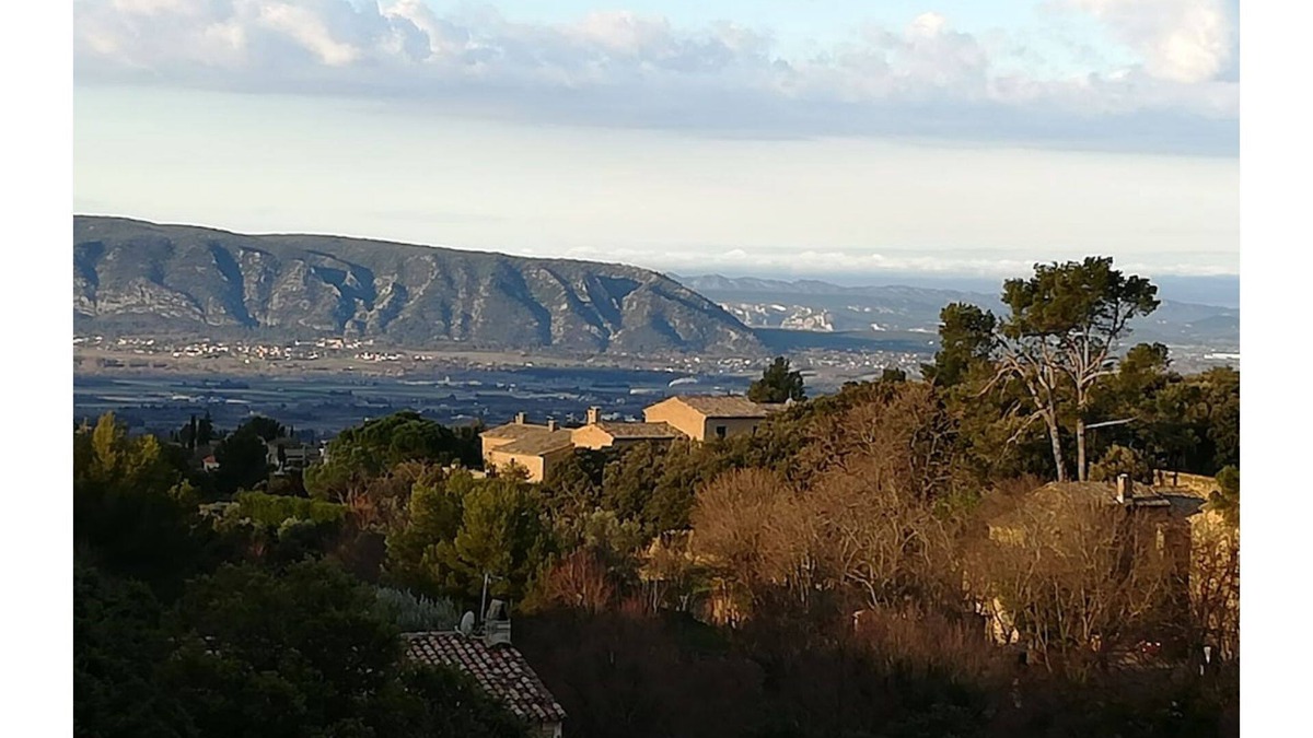 Gordes Apartment | GORDES a stone BASTIDE with swimming pool in the village itself - RESTANQUE 3
