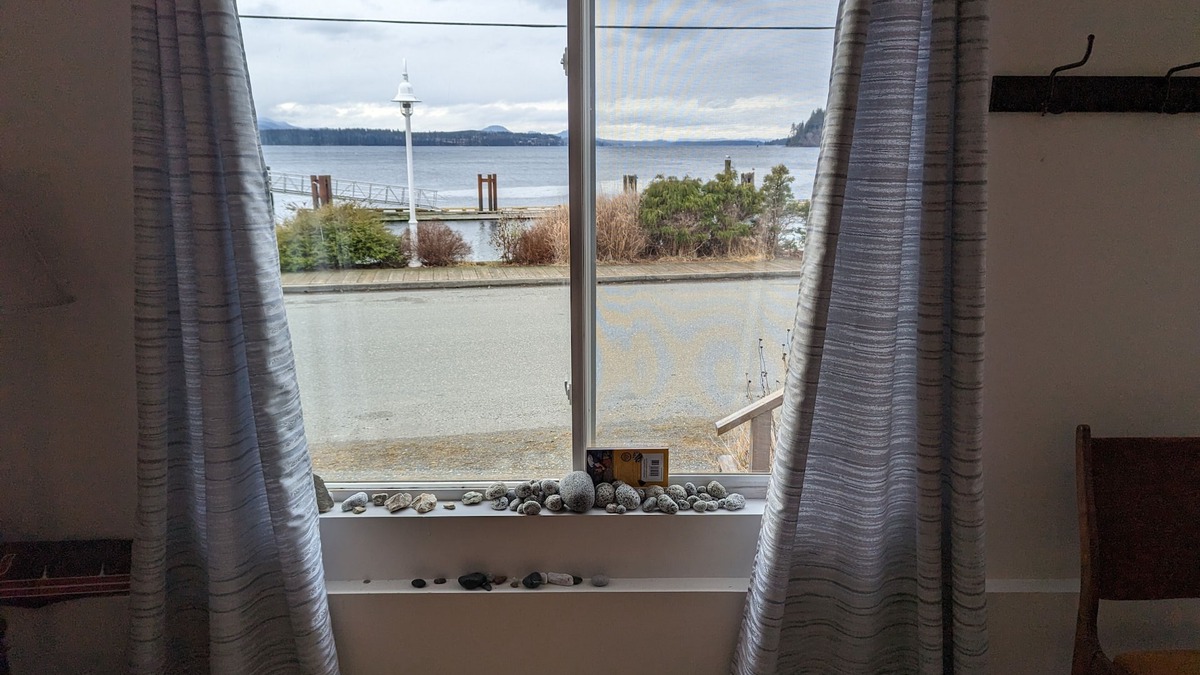 Alert Bay Hotel | Gordie's Inn & Suites