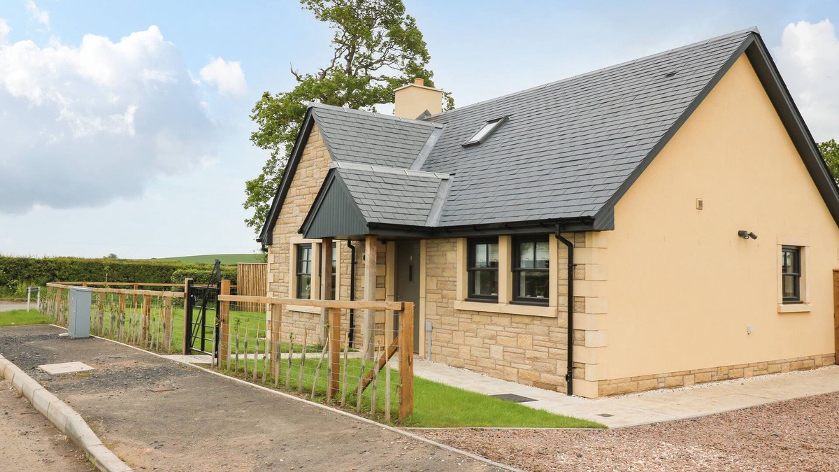 Swinton House | GORDON LODGE, pet friendly, with a garden in Duns