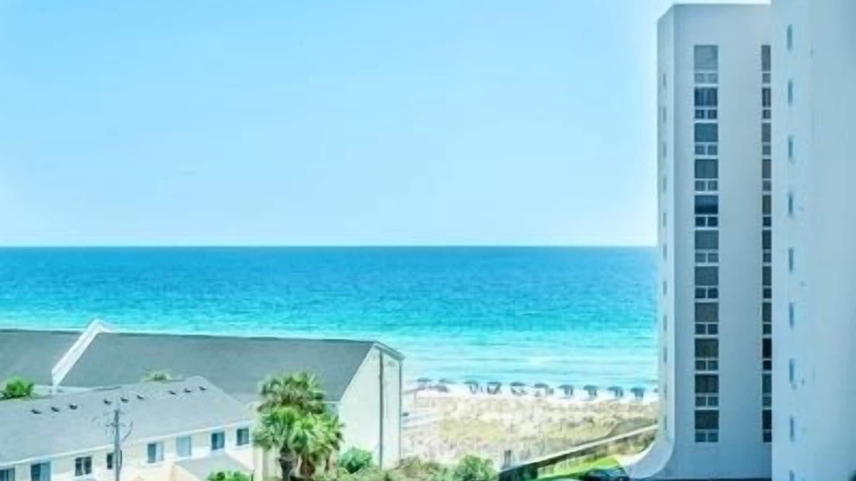 Destin Condo | 🏝️ Gorg VIEWS ⛱️ Beach setup FREE 1st of JUNE SALE