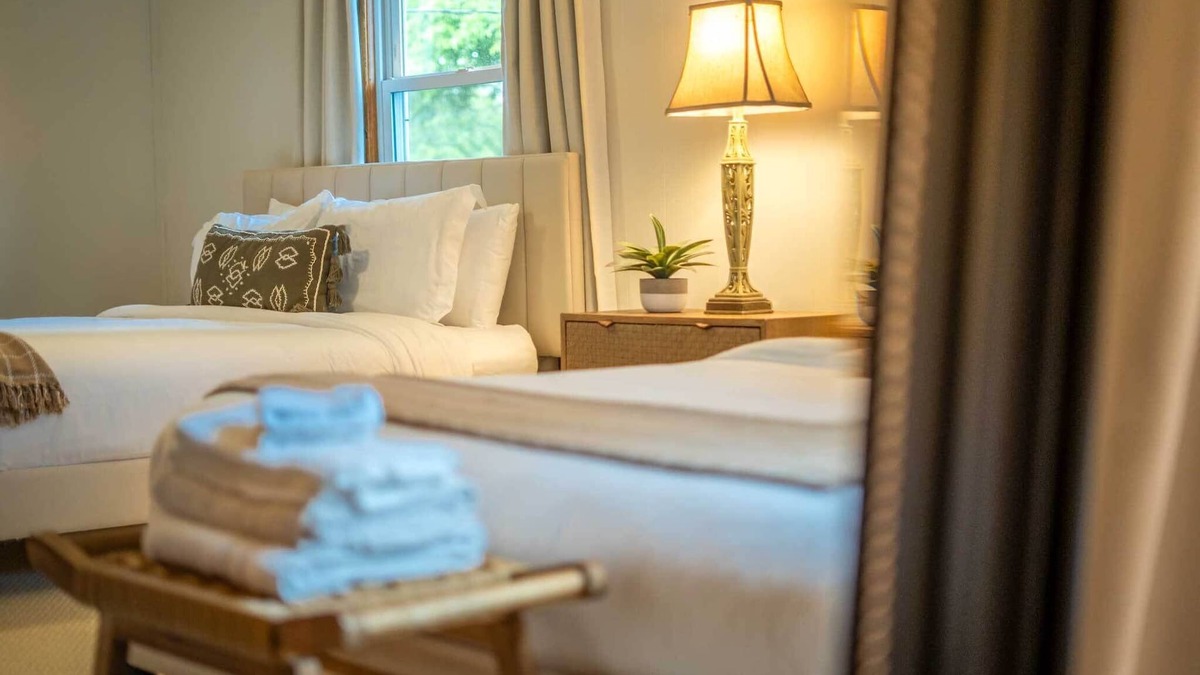 Summerlee House | Gorge Getaway near ACE | Fire Pit & BBQ