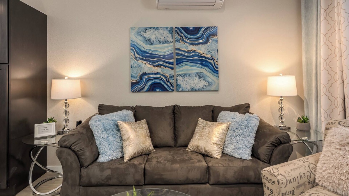 Kingfield Apartment | Gorgeous 1-Bed Apartment-Walk to Uptown! Lightning Fast WiFi@In-Unit W/D@Keurig