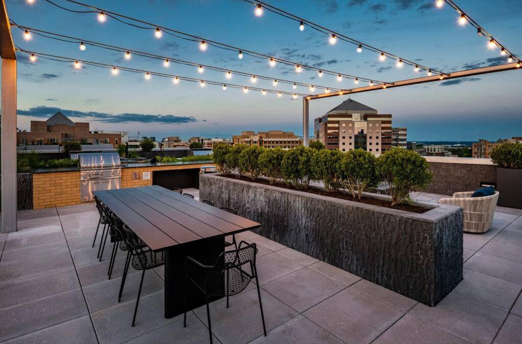 Clarendon Apartment | Gorgeous 1 Bedroom At Clarendon With Gym and Rooftop