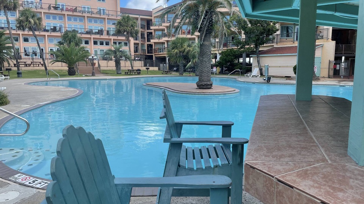 Galveston Condo | Gorgeous 1 bedroom beach front condo. Sleeps 6
