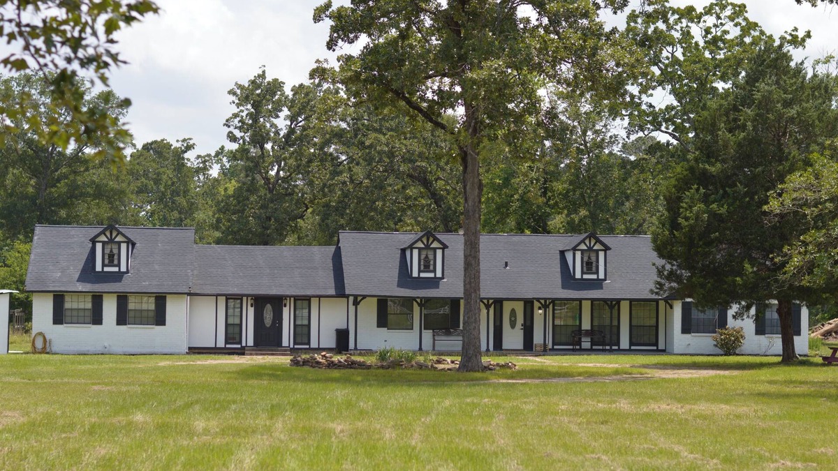 Montgomery House | Gorgeous 10 Acre Farmhouse + Lake Conroe Area + Private Pond