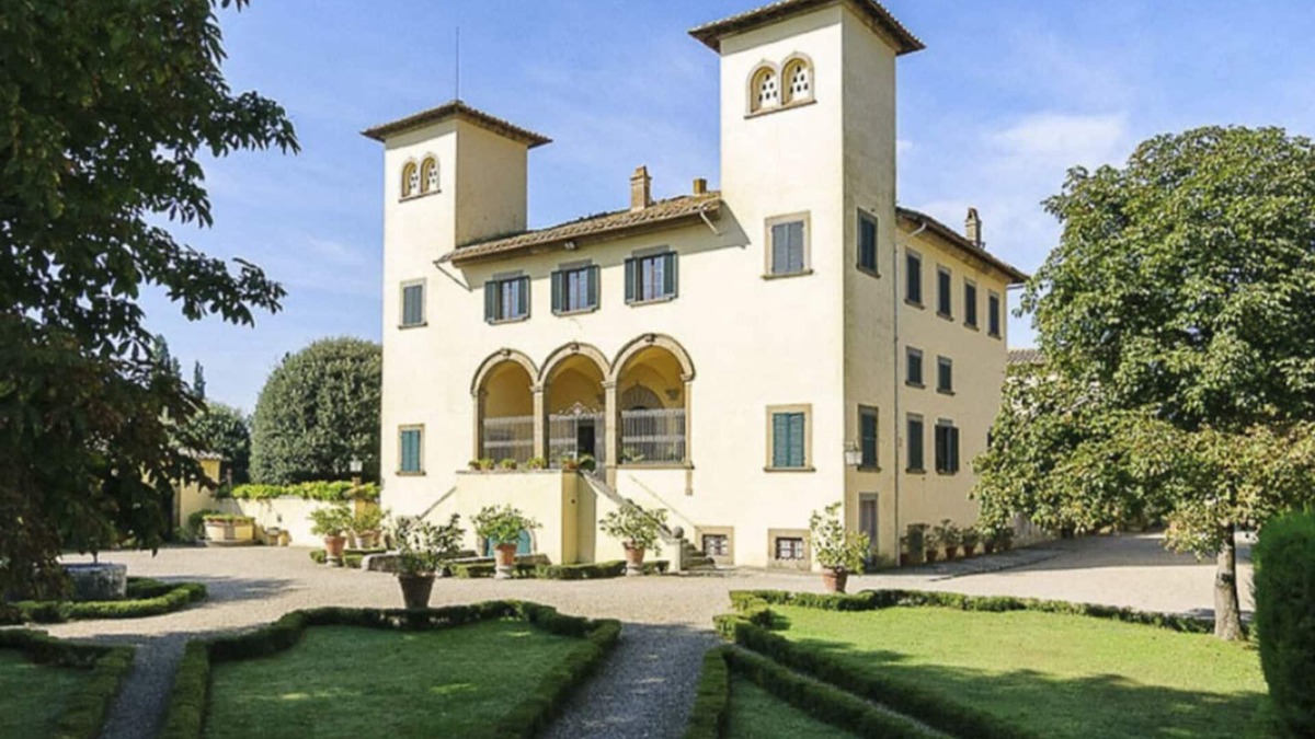 Montagnano Villa | Gorgeous 17th Century Medici Villa Heart of Tuscany w/Beautiful gardens & Pool
