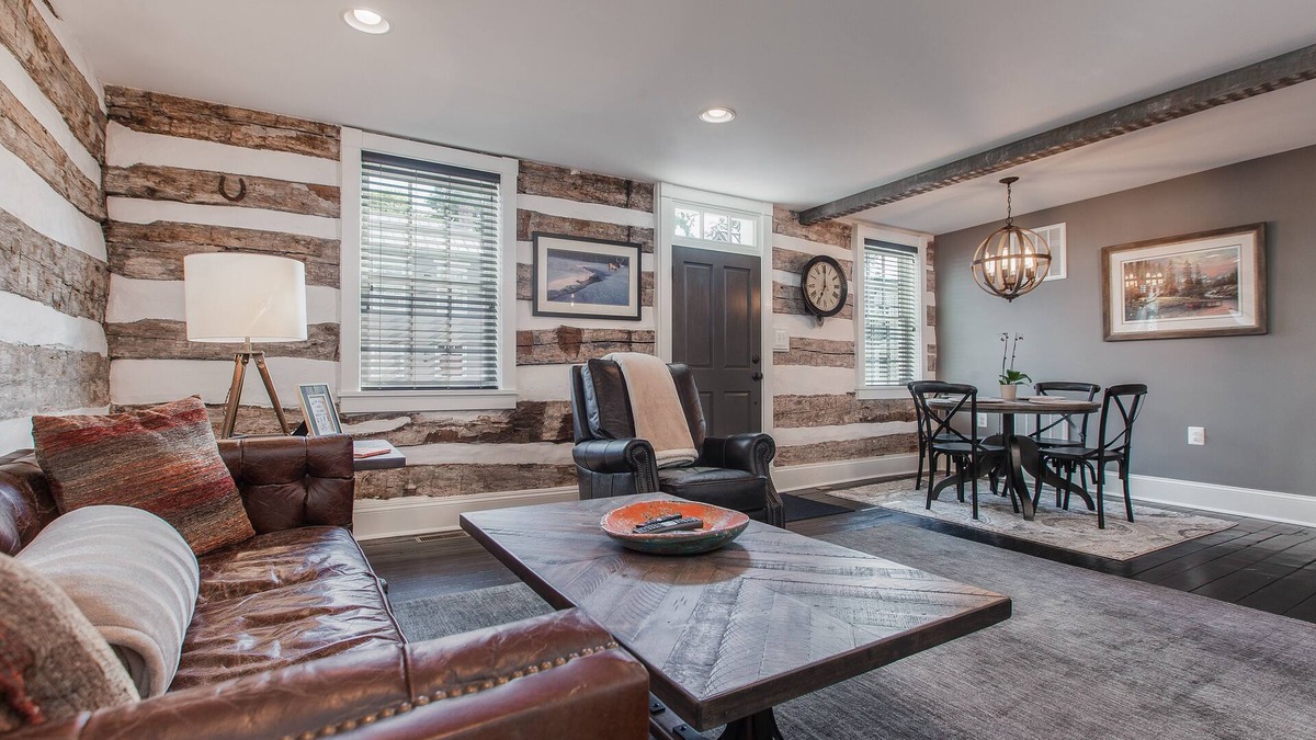 Downtown House | Gorgeous 1840 Log Cabin- Downtown