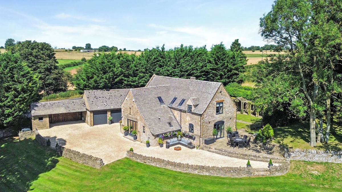Andoversford House | Gorgeous 18th Century Barn Conversion - Cotswolds