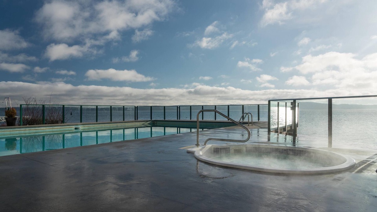 North Oyster Condo | Gorgeous 2 Bed Oceanfront Condo at Inn of the Sea
