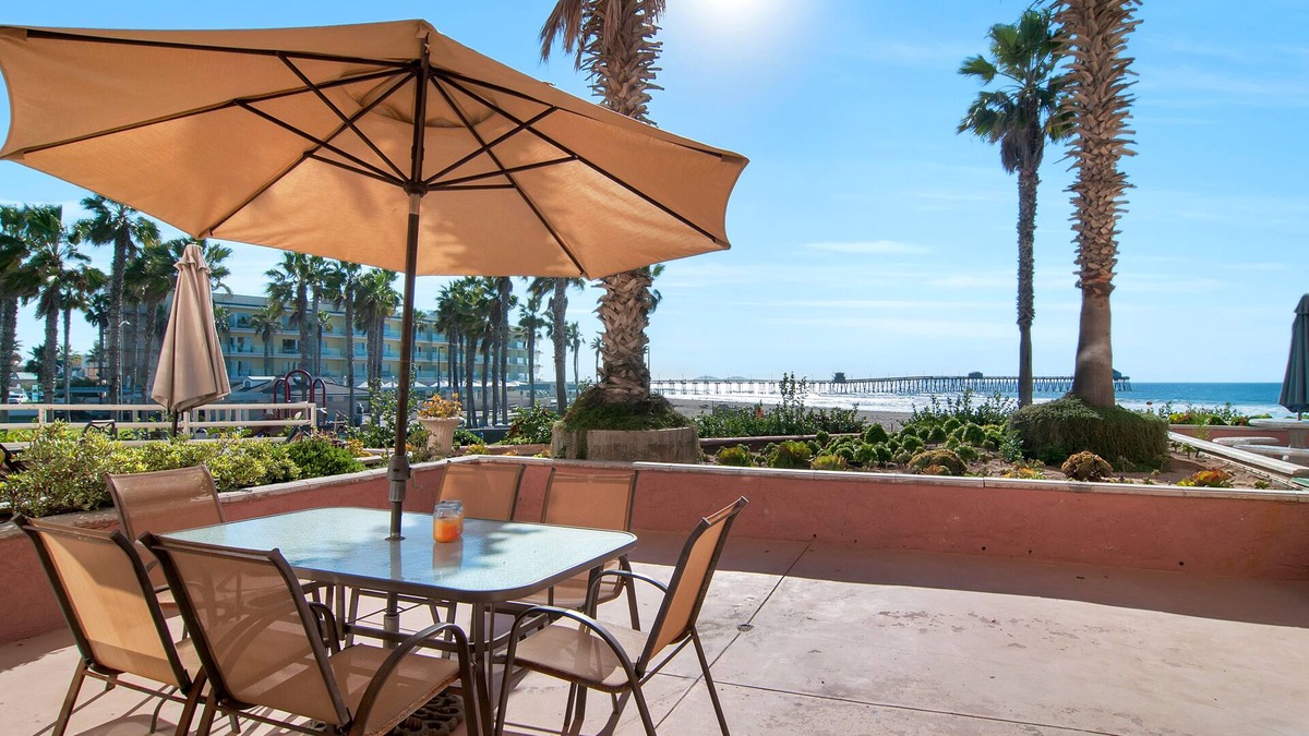 Imperial Beach Apartment | Gorgeous 2 Bedroom on the beach with Pool