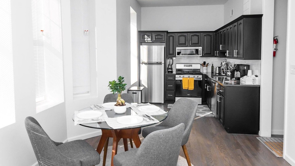 Fort Lee Apartment | Gorgeous, 2- bedroom apartment walking distance to GWB!