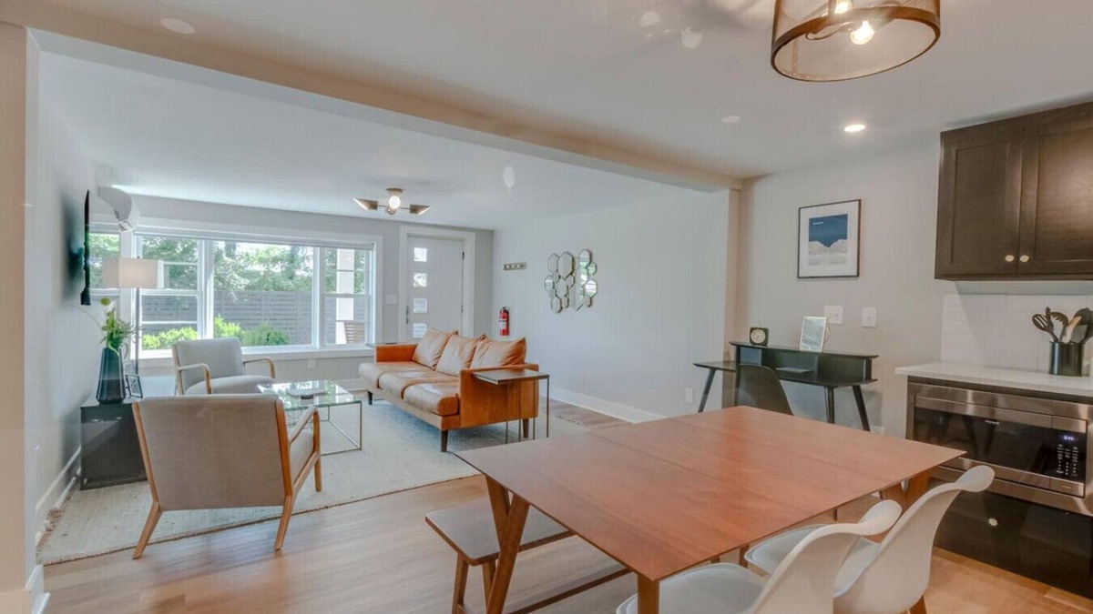 Franklin House | Gorgeous 2 Bedroom-Historic Franklin Quadplex