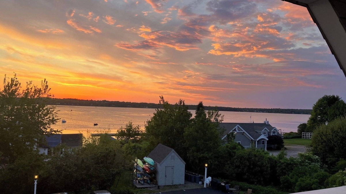 Mid-Coast and Islands Condo | Gorgeous 2 Bedroom, 2 Bathroom Waterfront Apartment with Access to Dock