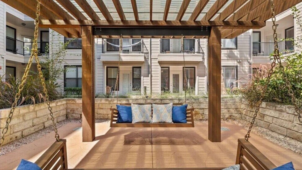 Dawson Apartment | Gorgeous 2B on South Congress w/Pool, Gym