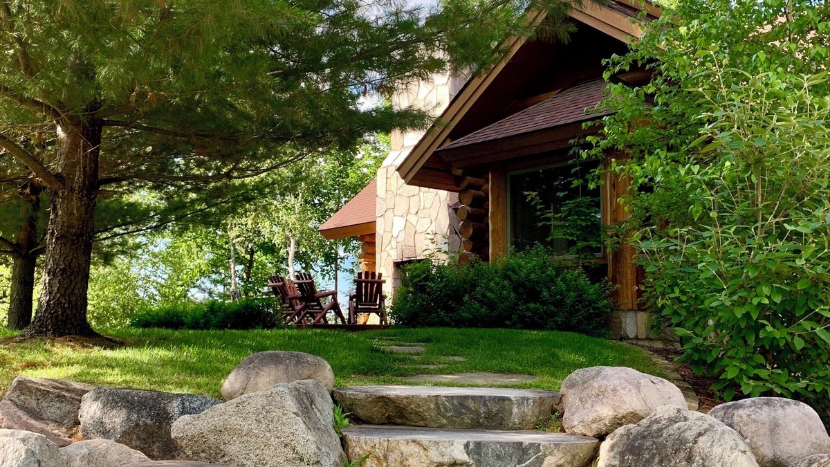 Longville Cabin | Gorgeous 3 Bdrm Log Cabin on Woman Lake with Beautiful Views