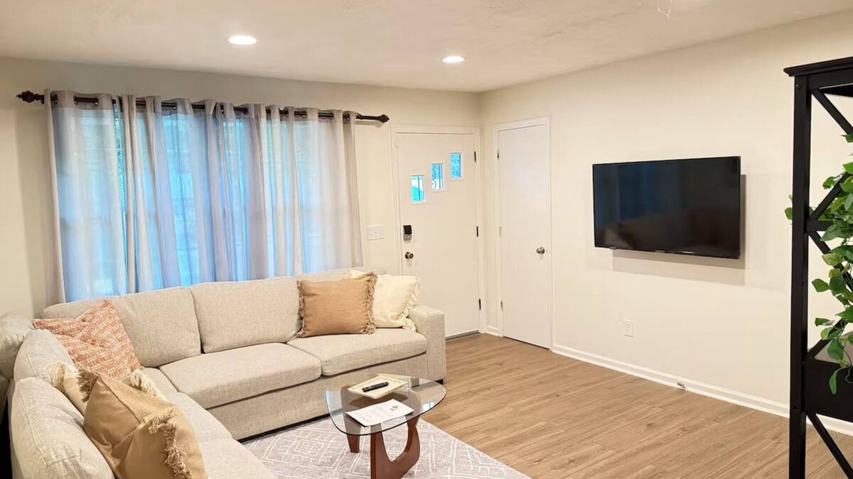 Petersburg House | Gorgeous 3-bedroom house with AC in charming Petersburg