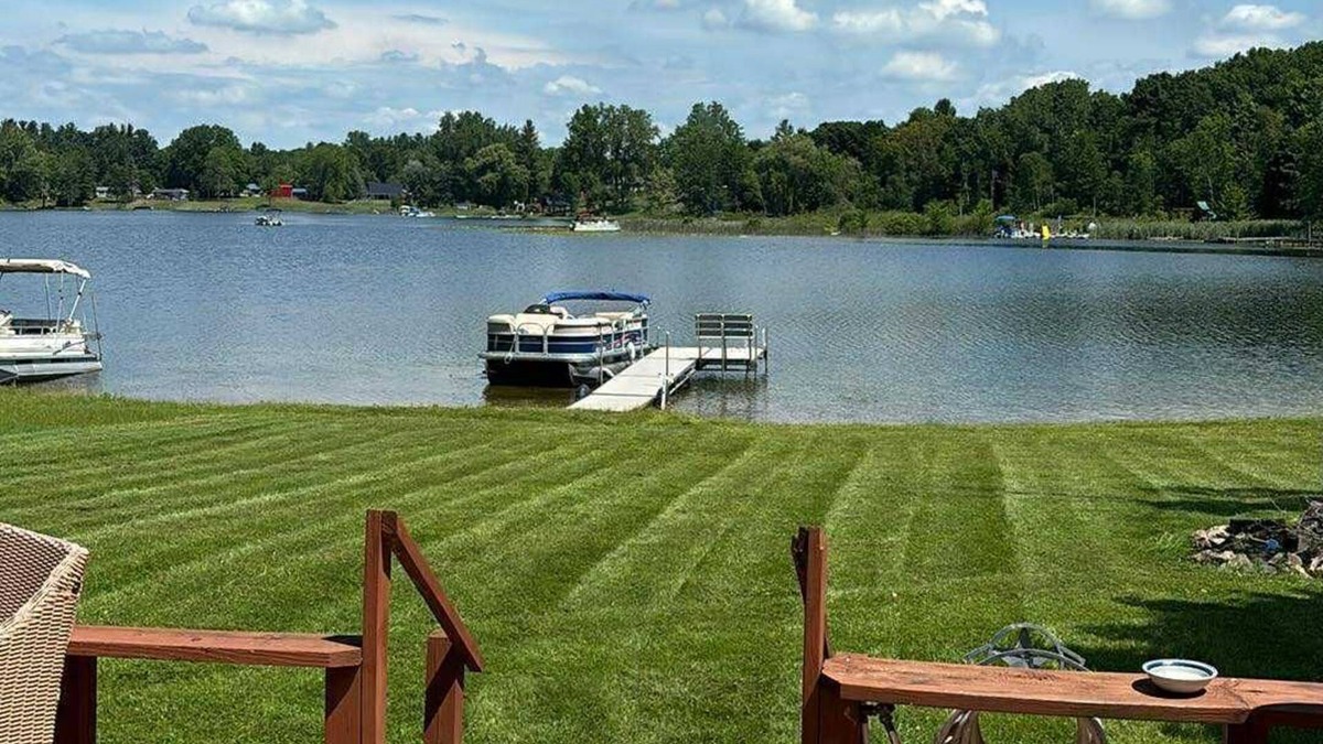 Lakeview House | Gorgeous 3-bedroom house with lake access and boat.