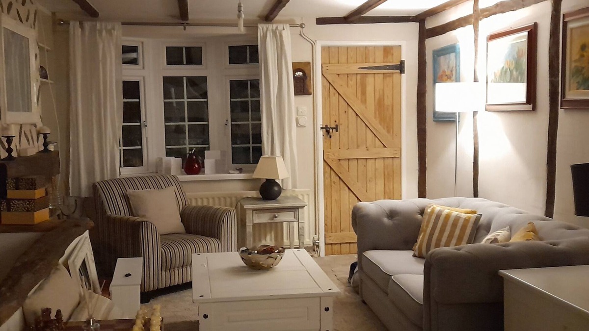 Eastleigh Cottage | Gorgeous 3 storey cottage. Pet friendly!n7 miles from Winchester.