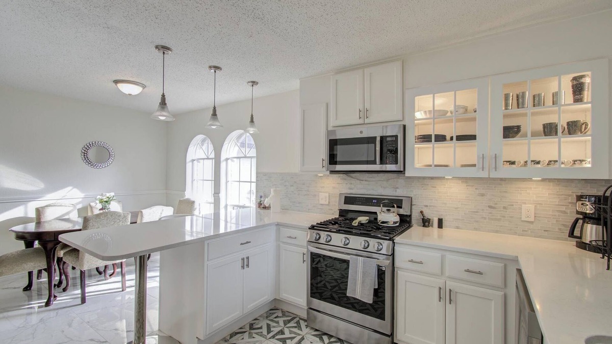 Clodine House | Gorgeous 4 Bd/2.5 Ba with King Suite